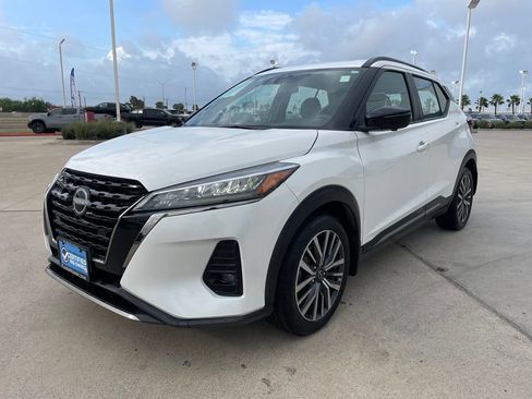 Certified 2024 Nissan Kicks SR w/ SR Premium Package FWD image 3