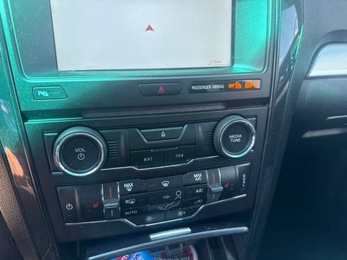 Used 2017 Ford Explorer XLT w/ Equipment Group 202A FWD image 32