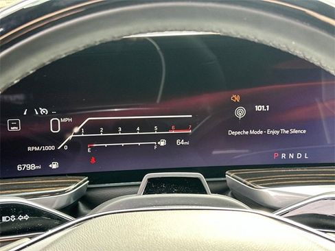 Used 2025 Cadillac Escalade ESV Premium Luxury image 10