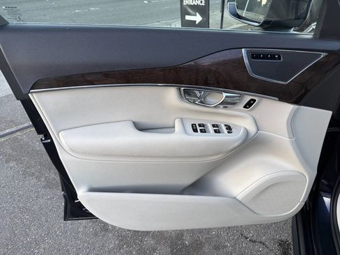 Used 2016 Volvo XC90 T6 Momentum w/ Momentum Plus Package image 37