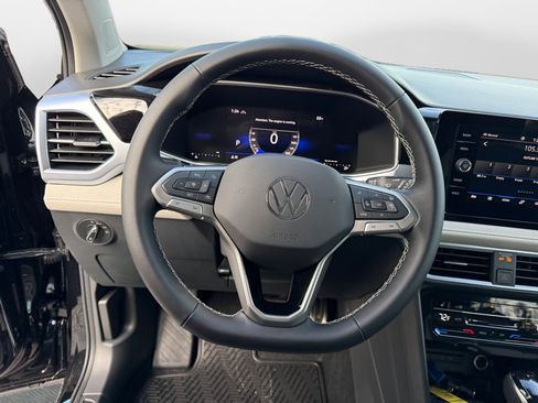 New 2026 Volkswagen Taos SE image 10