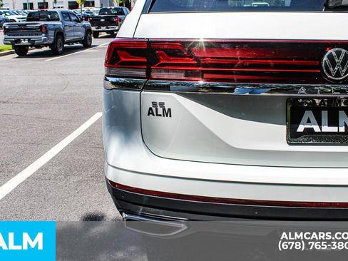 Used 2025 Volkswagen Atlas SE FWD image 12