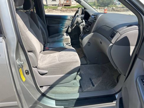 Used 2008 Toyota Sienna LE FWD image 6