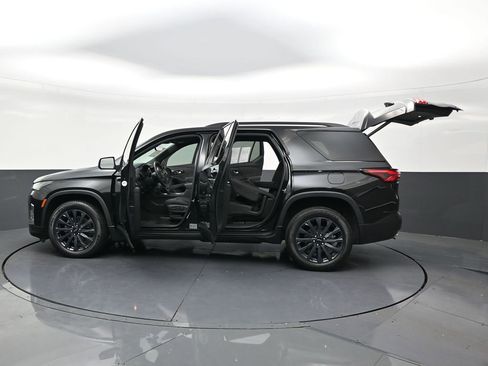 Used 2023 Chevrolet Traverse RS FWD image 31