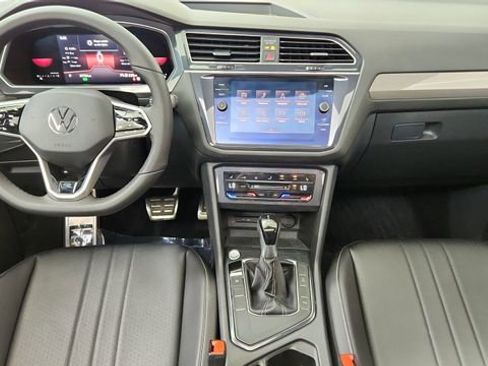 Used 2022 Volkswagen Tiguan SE R-Line image 39