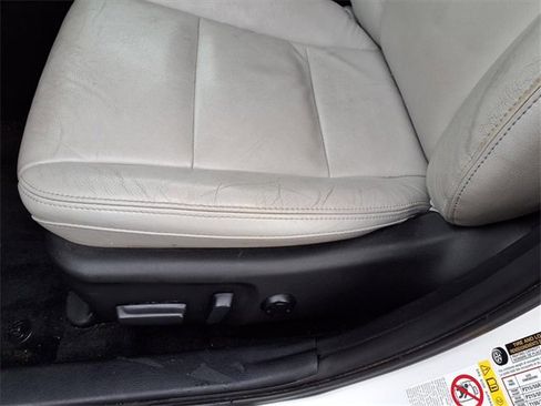 Used 2017 Toyota Avalon XLE image 12