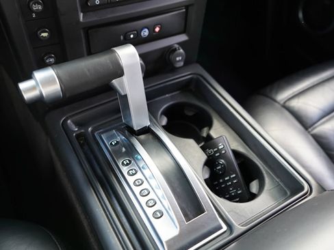 Used 2005 HUMMER H2 SUT w/ Preferred Equipment Group AWD/4WD image 14