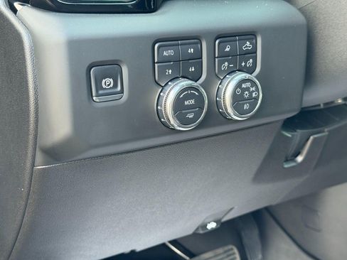 Used 2025 GMC Sierra 2500 AT4 w/ AT4 Premium Plus Package AWD/4WD image 17