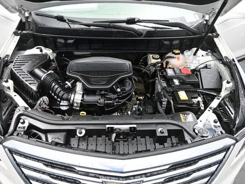 Used 2017 Cadillac XT5 Luxury w/ Advanced Security Package AWD/4WD image 35