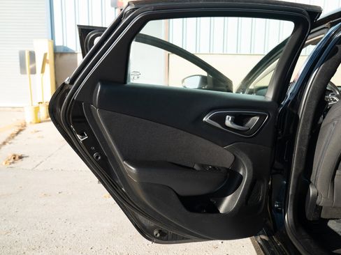 Used 2015 Chrysler 200 Limited w/ Convenience Group image 23