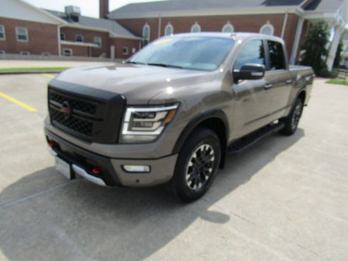 Used 2021 Nissan Titan PRO-4X w/ Pro-4x Convenience Package image 7