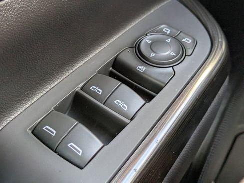 Used 2023 GMC Acadia SLT image 24