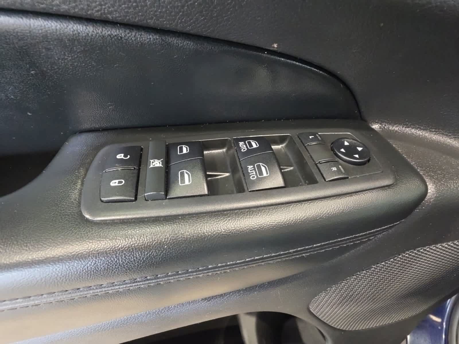 Used 2018 Jeep Grand Cherokee Laredo AWD/4WD image 17