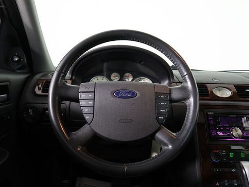 Used 2005 Ford Five Hundred Limited image 28