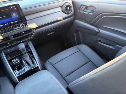 Certified 2025 Chevrolet Colorado Trail Boss AWD/4WD image 16
