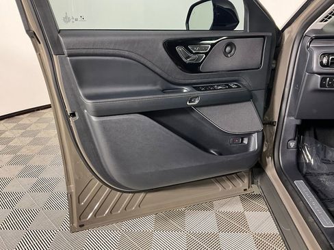 Used 2025 Lincoln Aviator 2WD w/ Equipment Group 101A image 18
