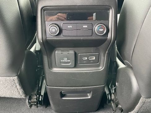 Used 2023 GMC Acadia SLT FWD image 29