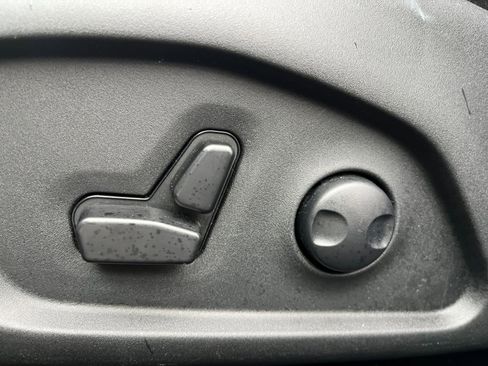 Used 2025 Jeep Compass Limited image 23