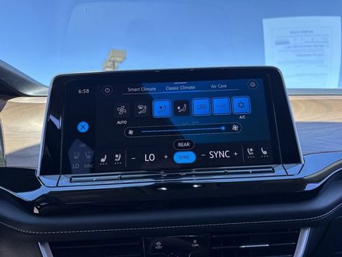 Used 2025 Volkswagen Atlas SE AWD/4WD image 24