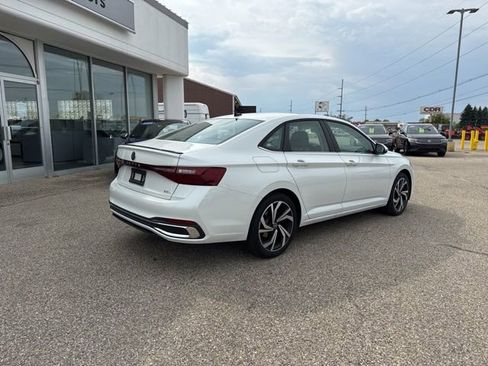 Used 2025 Volkswagen Jetta SEL image 6
