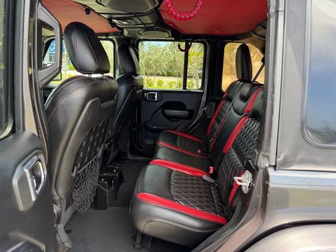 Used 2018 Jeep Wrangler Unlimited Rubicon AWD/4WD image 12