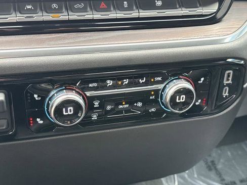 Used 2025 GMC Sierra 1500 SLT AWD/4WD image 18