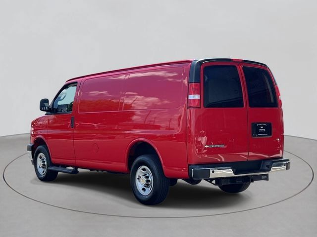 Used 2024 Chevrolet Express 2500 w/ Driver Convenience Package RWD image 3