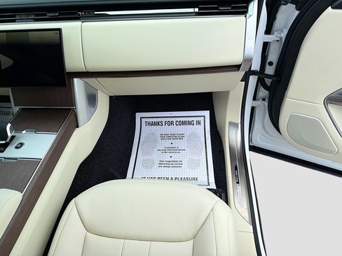 New 2026 Land Rover Range Rover SE image 18