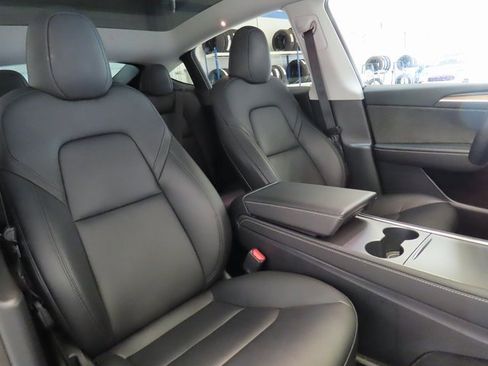 Used 2023 Tesla Model Y Long Range image 7