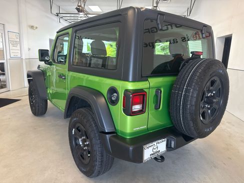 Used 2025 Jeep Wrangler Sport AWD/4WD image 5