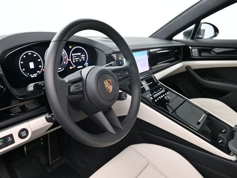 Certified 2025 Porsche Panamera 4 image 4