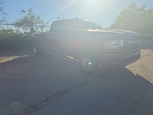 Used 2024 RAM 3500 Big Horn w/ Sport Appearance Package AWD/4WD image 9