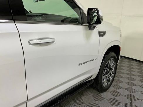 Used 2024 GMC Yukon XL Denali Ultimate image 9