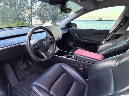 Used 2021 Tesla Model Y 2WD image 6
