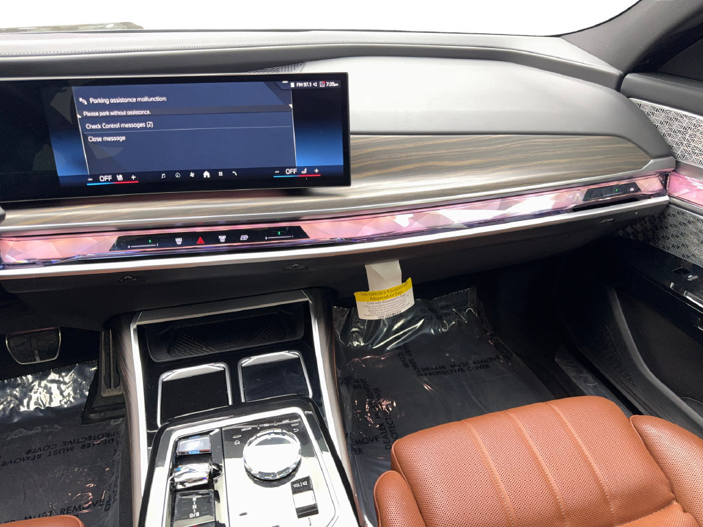 Used 2024 BMW i7 xDrive60 w/ Executive Package AWD/4WD image 55