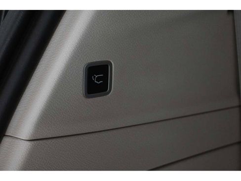 Used 2022 Chrysler Pacifica Touring-L FWD image 26