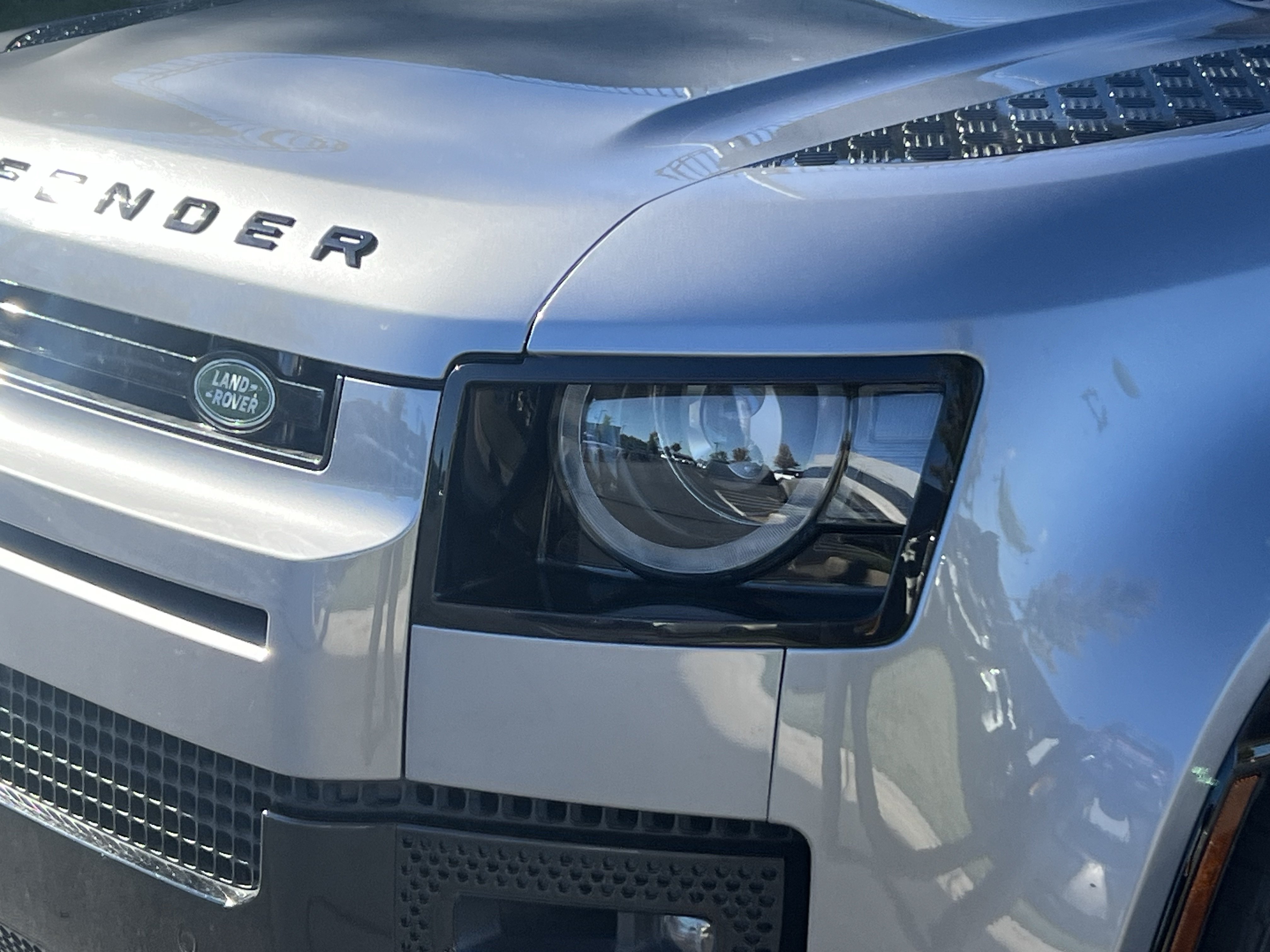 Certified 2024 Land Rover Defender 110 X-Dynamic SE AWD/4WD image 12