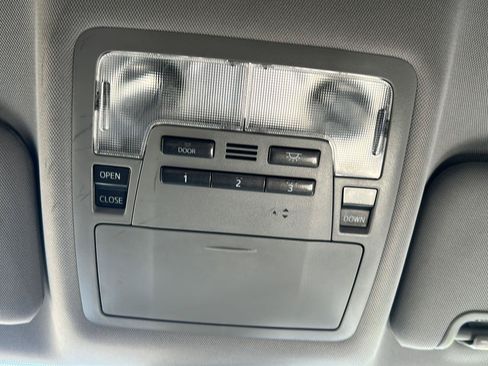 Used 2018 Toyota Highlander SE AWD/4WD image 29
