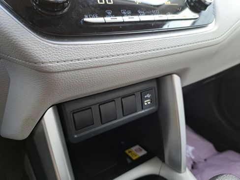 Used 2022 Toyota Corolla Cross LE image 15