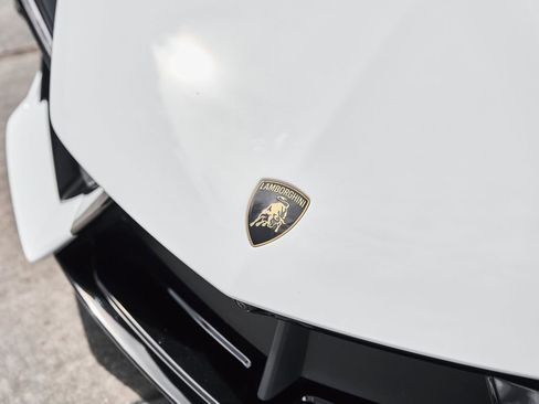 Used 2026 Lamborghini Revuelto AWD/4WD image 8