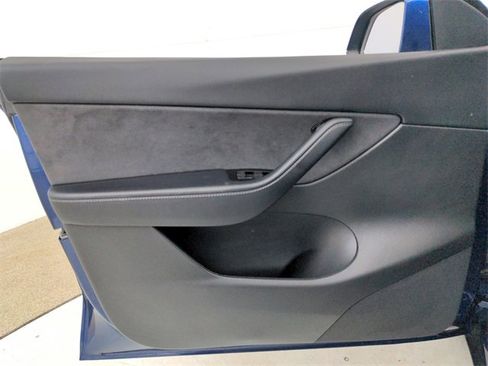 Used 2021 Tesla Model Y Long Range image 35