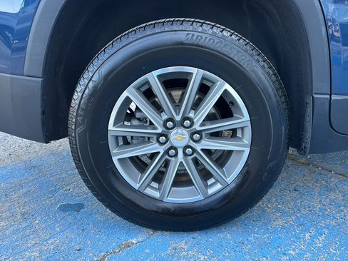 Used 2023 Chevrolet Traverse LT AWD/4WD image 46