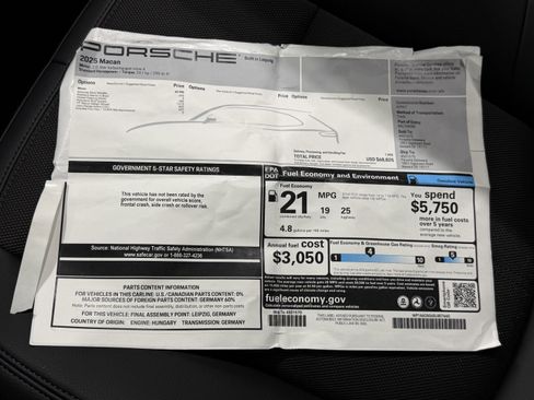 Certified 2025 Porsche Macan image 54