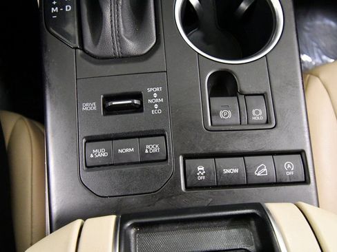 Used 2020 Toyota Highlander XLE image 29