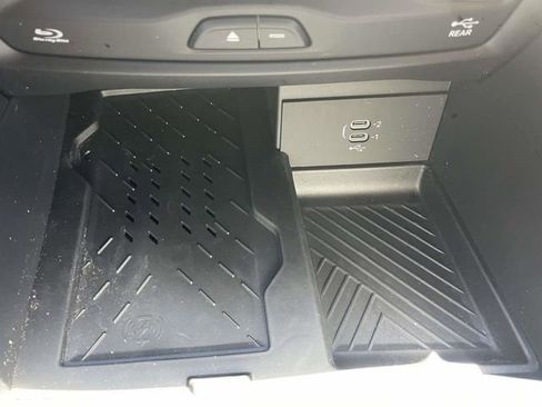 Used 2026 Chrysler Pacifica Pinnacle FWD image 29