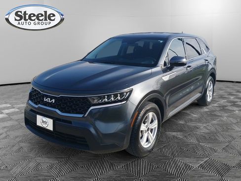 Used 2022 Kia Sorento LX image 1