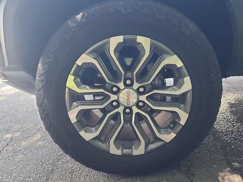 Certified 2025 GMC Canyon Denali AWD/4WD image 32
