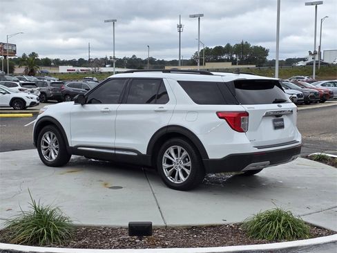 Used 2021 Ford Explorer XLT w/ Equipment Group 202A image 4
