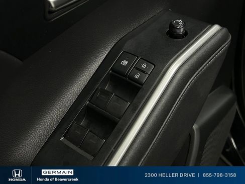 Used 2020 Toyota Highlander XLE AWD/4WD image 18
