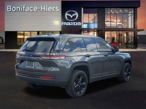 Used 2025 Jeep Grand Cherokee Limited w/ Luxury Tech Group II image 4